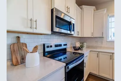 W198N5020  Hickory St, Menomonee Falls, WI 53051 - Photo 15