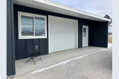 9207  Middle Rd, Manitowoc Rapids, WI 54220 - Photo 5