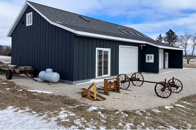 9207  Middle Rd, Manitowoc Rapids, WI 54220 - Photo 3