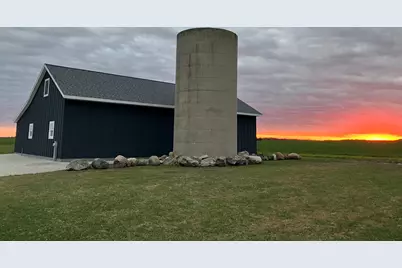 9207  Middle Rd, Manitowoc Rapids, WI 54220 - Photo 25