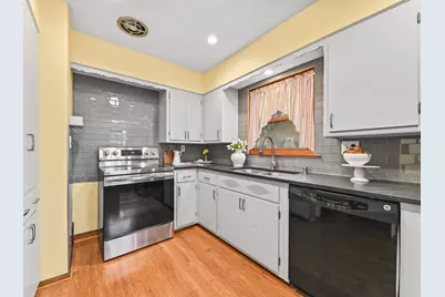 2235 N 83rd St, Wauwatosa, WI 53213 - Photo 13