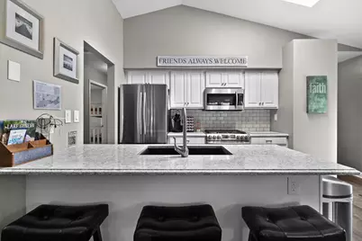 32 S Walworth Ave, Williams Bay, WI 53191 - Photo 9