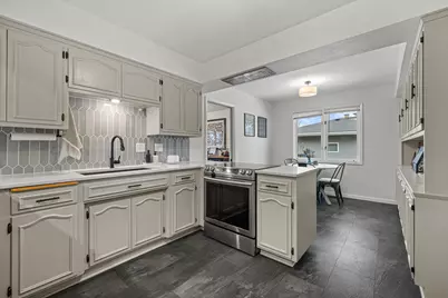 4309  Canterbury Ln, Racine, WI 53403 - Photo 17