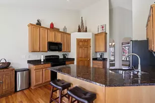 987 Prairieview Cir, Oconomowoc, WI 53066 - Photo 11