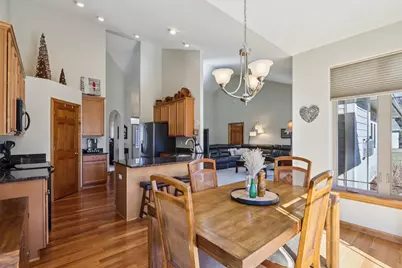 987  Prairieview Cir, Oconomowoc, WI 53066 - Photo 13