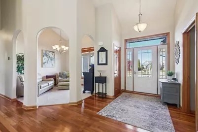 987  Prairieview Cir, Oconomowoc, WI 53066 - Photo 5