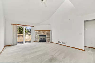 891  Sweetbriar Dr, Elkhorn, WI 53121 - Photo 7