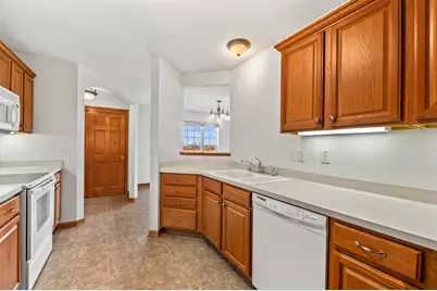 891  Sweetbriar Dr, Elkhorn, WI 53121 - Photo 11