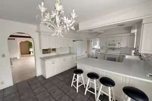 2365 Mary Beth Ct, Brookfield, WI 53005 - Photo 3