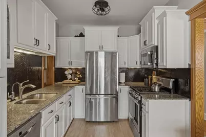 1714 E Kane Pl #L, Milwaukee, WI 53202 - Photo 13