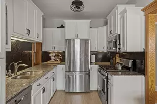 1714 E Kane Pl, Milwaukee, WI 53202 - Photo 13