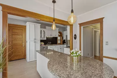 1714 E Kane Pl #L, Milwaukee, WI 53202 - Photo 3