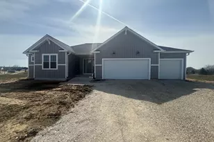 622 Champions Ct, Jefferson, WI 53549 - Photo 3