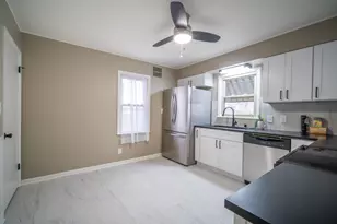 1137 S 107th St, West Allis, WI 53214 - Photo 5