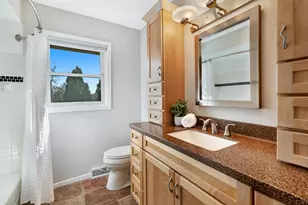 12044 N Maryhill Ct, Mequon, WI 53092 - Photo 13