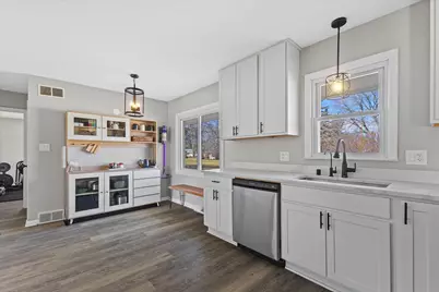 N77W14914  Menomonee Manor Dr, Menomonee Falls, WI 53051 - Photo 9