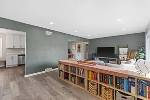 N77W14914 Menomonee Manor Dr, Menomonee Falls, WI 53051 - Photo 17