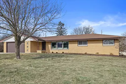 N77W14914  Menomonee Manor Dr, Menomonee Falls, WI 53051 - Photo 3