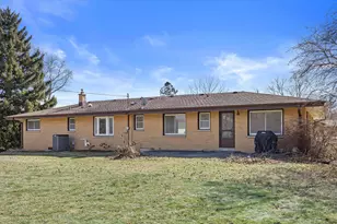 N77W14914 Menomonee Manor Dr, Menomonee Falls, WI 53051 - Photo 37