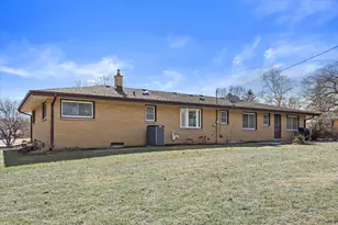 N77W14914 Menomonee Manor Dr, Menomonee Falls, WI 53051 - Photo 35