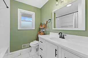 N77W14914 Menomonee Manor Dr, Menomonee Falls, WI 53051 - Photo 21