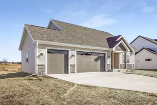 1364 Periwinkle Pass, Oconomowoc, WI 53066 - Photo 3