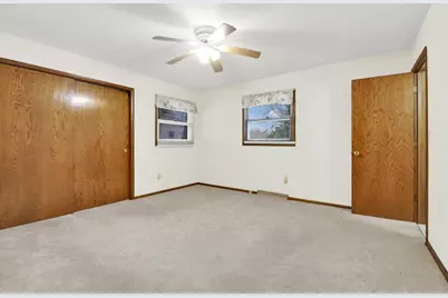 1621  Woodridge Rd, West Bend, WI 53095 - Photo 9