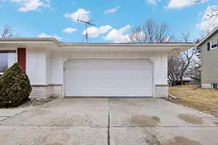 1621 Woodridge Rd, West Bend, WI 53095 - Photo 17