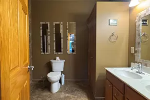 3231 E Lindy Ln, Oak Creek, WI 53154 - Photo 31