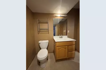 3231 E Lindy Ln, Oak Creek, WI 53154 - Photo 9