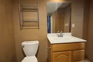 3231 E Lindy Ln, Oak Creek, WI 53154 - Photo 9