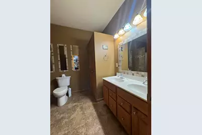 3231 E Lindy Ln, Oak Creek, WI 53154 - Photo 29