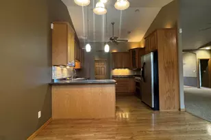 3231 E Lindy Ln, Oak Creek, WI 53154 - Photo 7