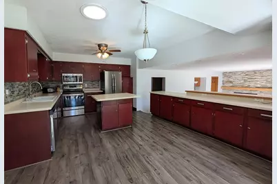 719  Lynne Dr, Waukesha, WI 53186 - Photo 5