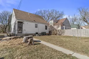 4864 N 21st St, Milwaukee, WI 53209 - Photo 17