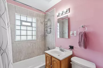 4864 N 21st St, Milwaukee, WI 53209 - Photo 11