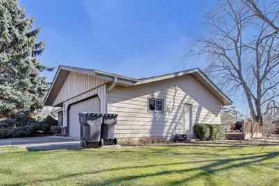 5711  Alta Loma Ct, Racine, WI 53403 - Photo 3