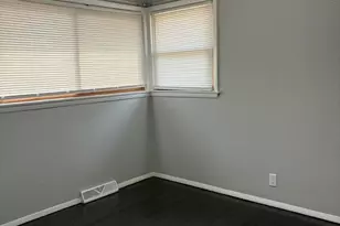 8528 W Arden Pl, Milwaukee, WI 53225 - Photo 11