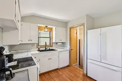 5320 W Plainfield Ave, Milwaukee, WI 53220 - Photo 9