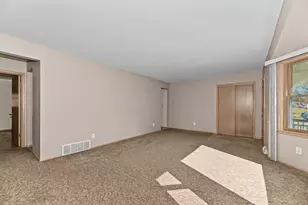 5400 Laura Ln, Greendale, WI 53129 - Photo 17