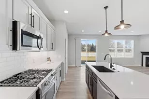 N55W20134 Magnolia Ln, Menomonee Falls, WI 53051 - Photo 11