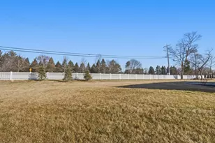 N55W20134 Magnolia Ln, Menomonee Falls, WI 53051 - Photo 27