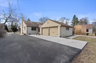 130 W Brown Deer Rd, Bayside, WI 53217 - Photo 27