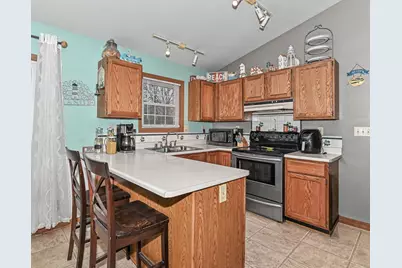 747 E Quail Run, Oak Creek, WI 53154 - Photo 9