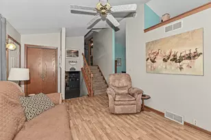 747 E Quail Run, Oak Creek, WI 53154 - Photo 7