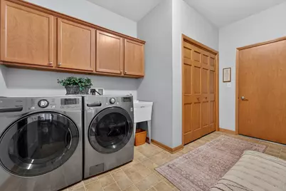 W162N5503  Westwind Dr, Menomonee Falls, WI 53051 - Photo 11