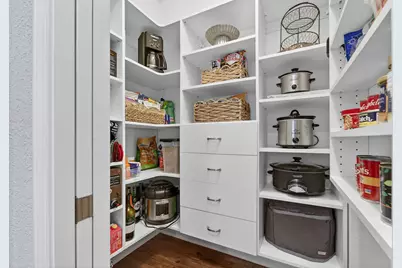 W162N5503  Westwind Dr, Menomonee Falls, WI 53051 - Photo 7