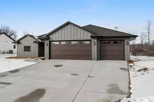 113 Parkview Dr, Whitelaw, WI 54247 - Photo 3