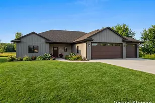 113 Parkview Dr, Whitelaw, WI 54247 - Photo 1