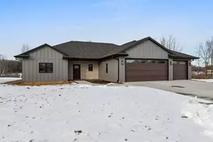 113 Parkview Dr, Whitelaw, WI 54247 - Photo 1